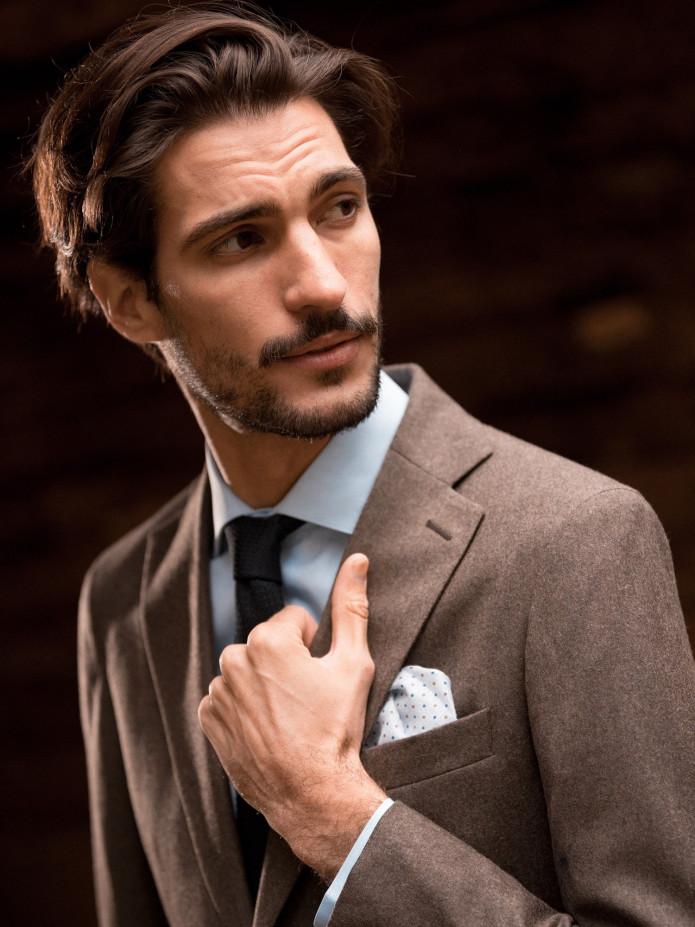 Chemise col italien à poignets mousquetaire