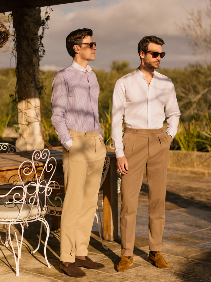 Chemise col inversé infroissable bleu ciel à rayures bordeaux