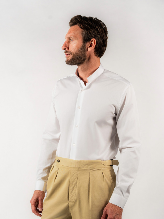 Camisa com colarinho invertido em popelina branca