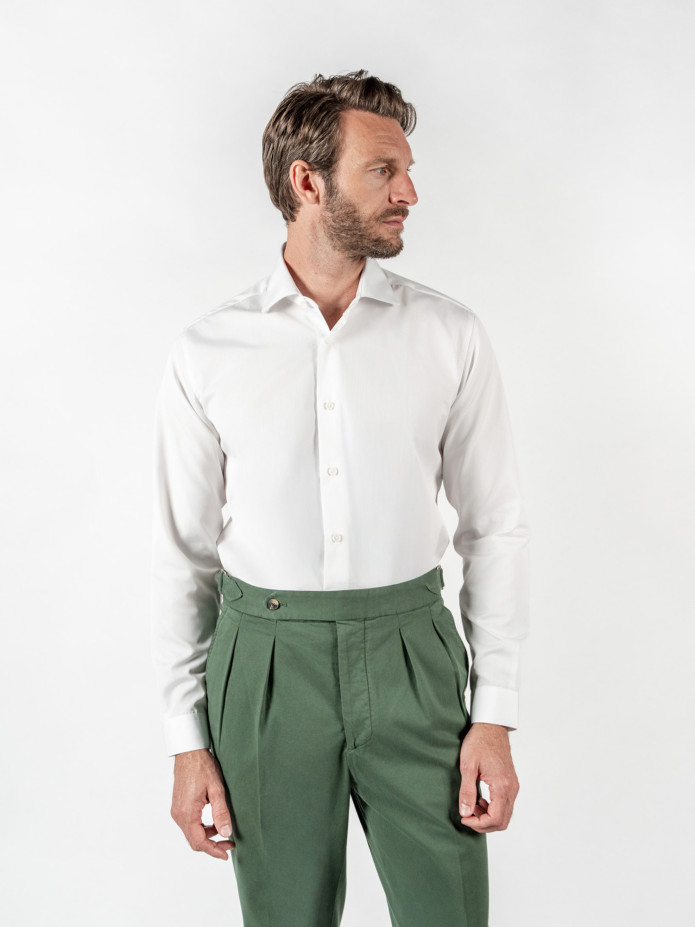 Camisa branca anti-vincos com colarinho italiano