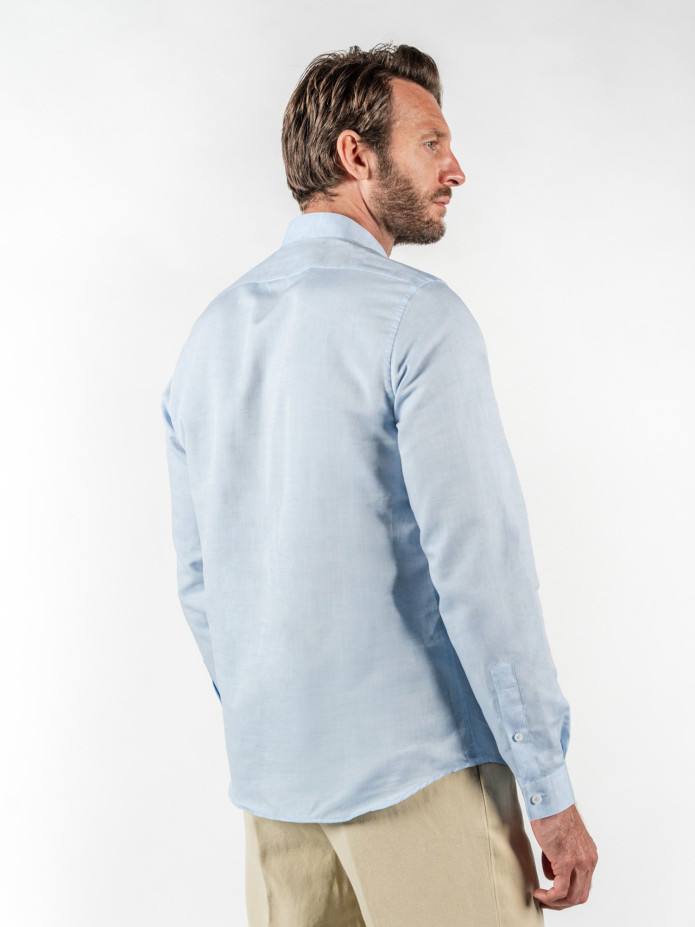 Camisa de colarinho invertido em linho e algodão azul-céu