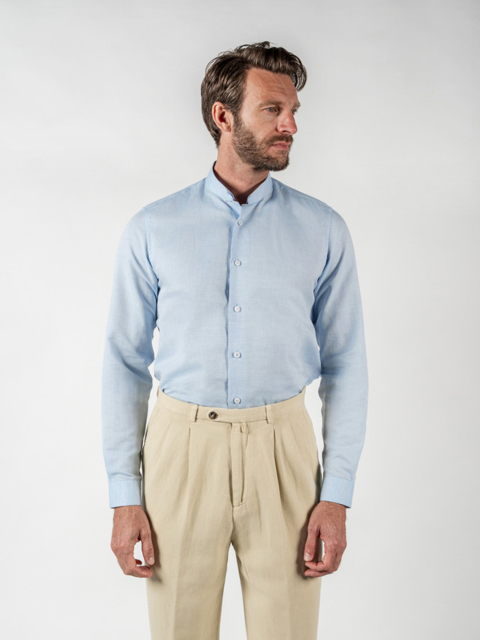 Camisa de colarinho invertido em linho e algodão azul-céu