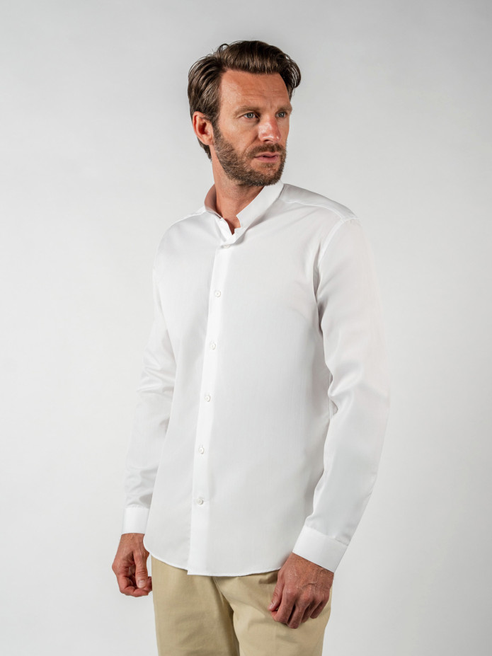 Camisa com colarinho invertido em popelina branca