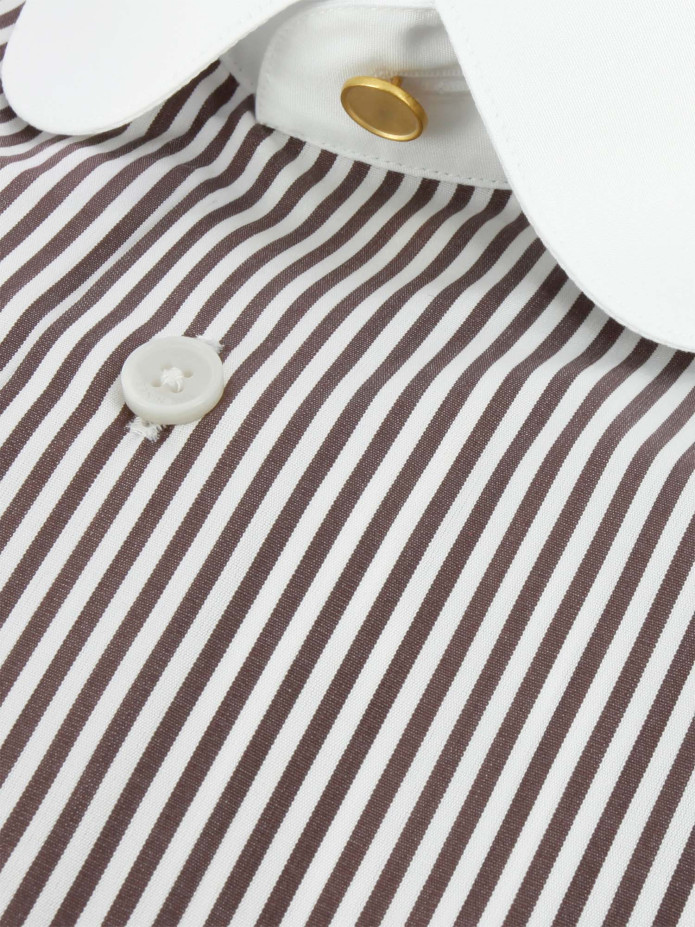 Camisa de gola redonda com riscas castanhas