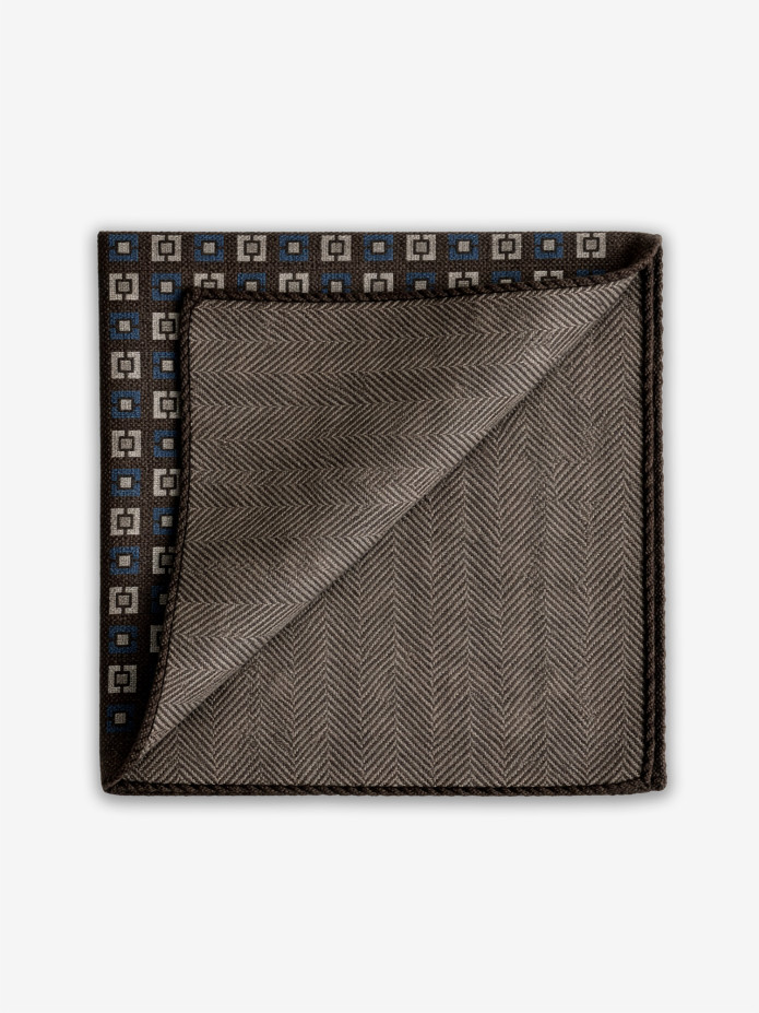 Lenço de bolso em lã castanho com motivos quadrados