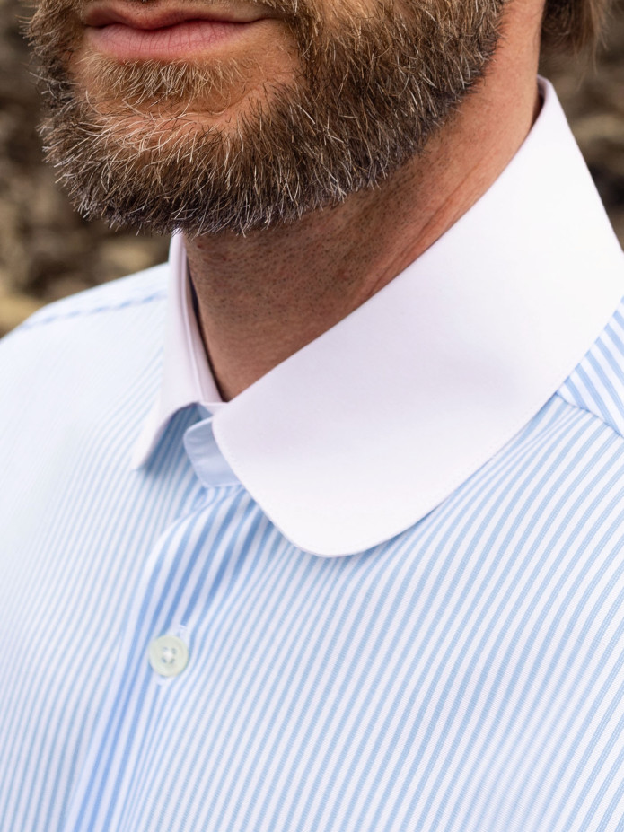 Camisa de colarinho redondo às riscas azul-céu