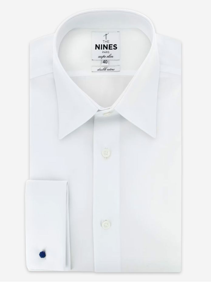 Camisa branca de colarinho francês com punhos duplos