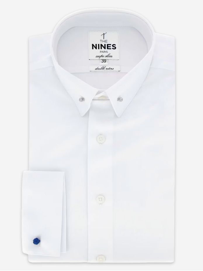 Camisa branca de punho duplo com colarinho pequeno de alfinete