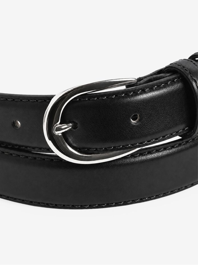 Cinto fino preto fivela prateada em couro - Gab