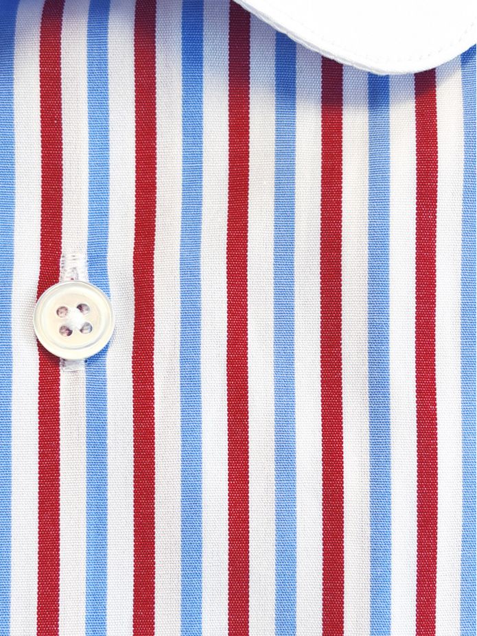 Camisa colarinho redondo com riscas tricolores