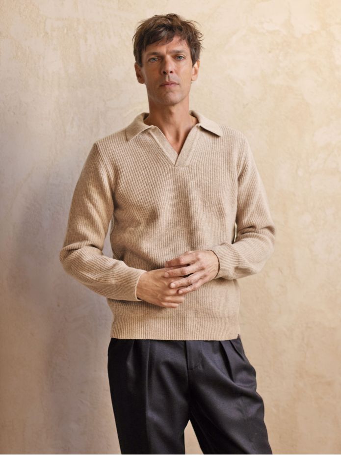 Camisola de malha inglesa bege com gola polo Finn