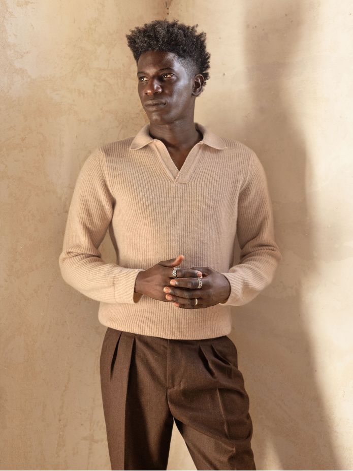 Camisola de malha inglesa bege com gola polo Finn