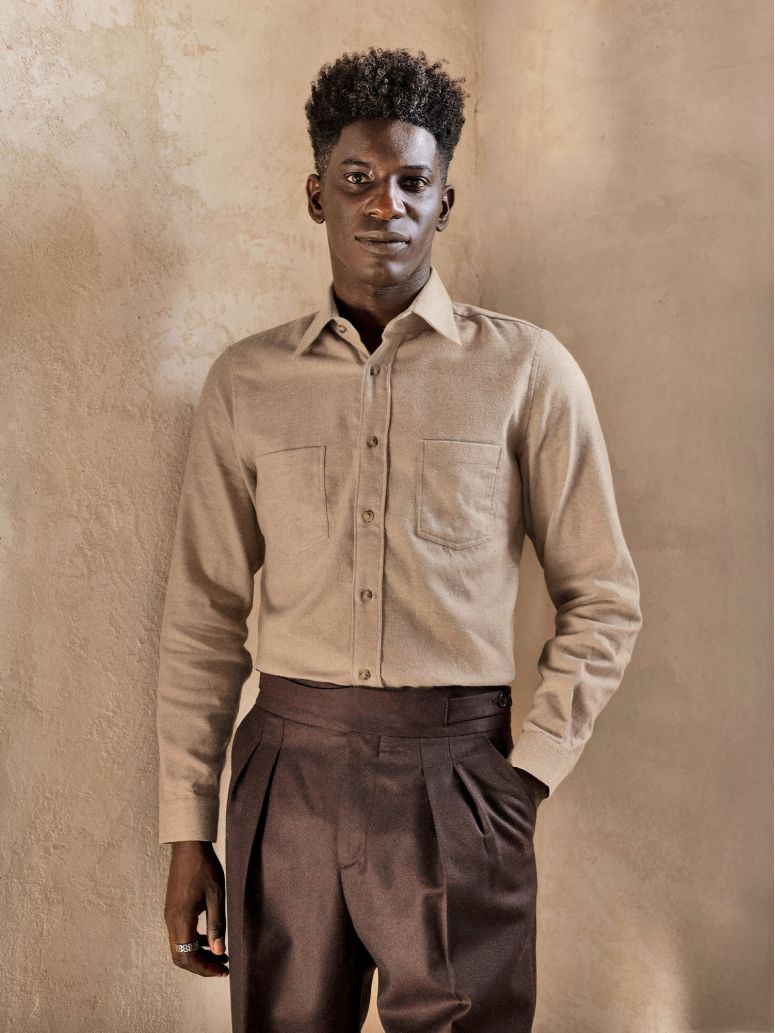 Camisa colarinho francês em flanela bege