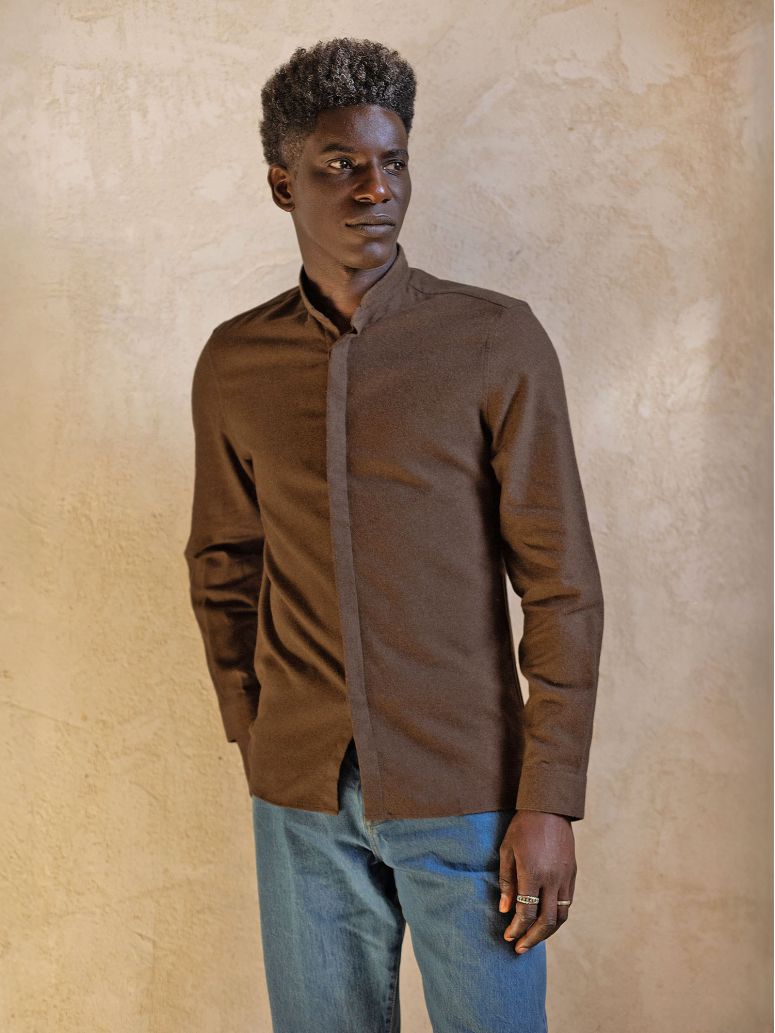 Camisa colarinho Mao em flanela castanha