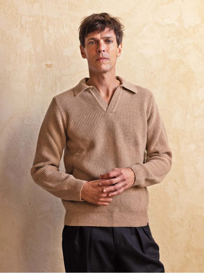 Camisola de malha inglesa castanha com gola polo Finn