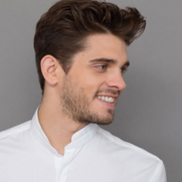 Elegante e ousada: a camisa de gola mao