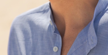 A camisa de gola Mao para homem: um clássico intemporal